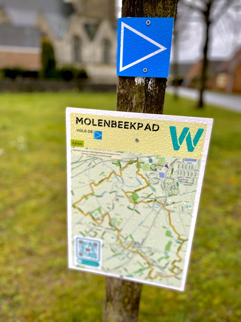 Infobord over het Molenbeekpad in Wetteren aan de kerk van Massemen