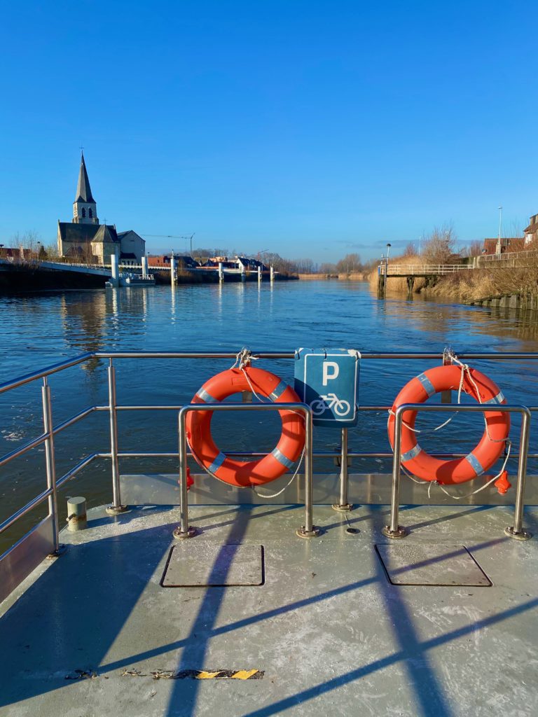 Veer over de Schelde aan de kerk van Schellebelle, start van de Galloway wandelroute