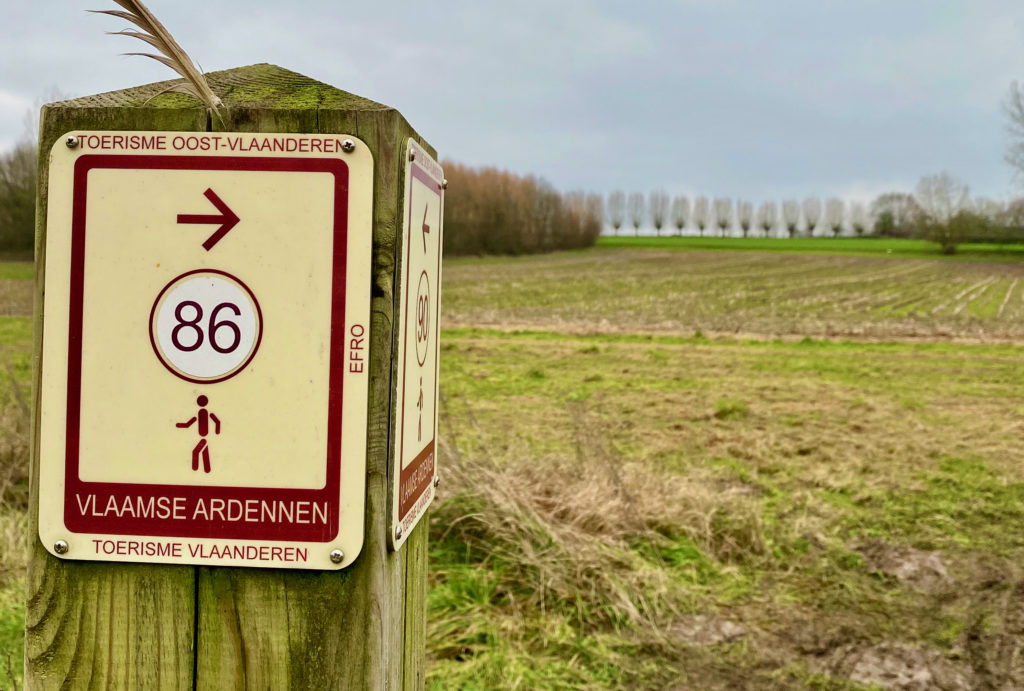 wandelknooppuntbord in de Vlaamse Ardennen