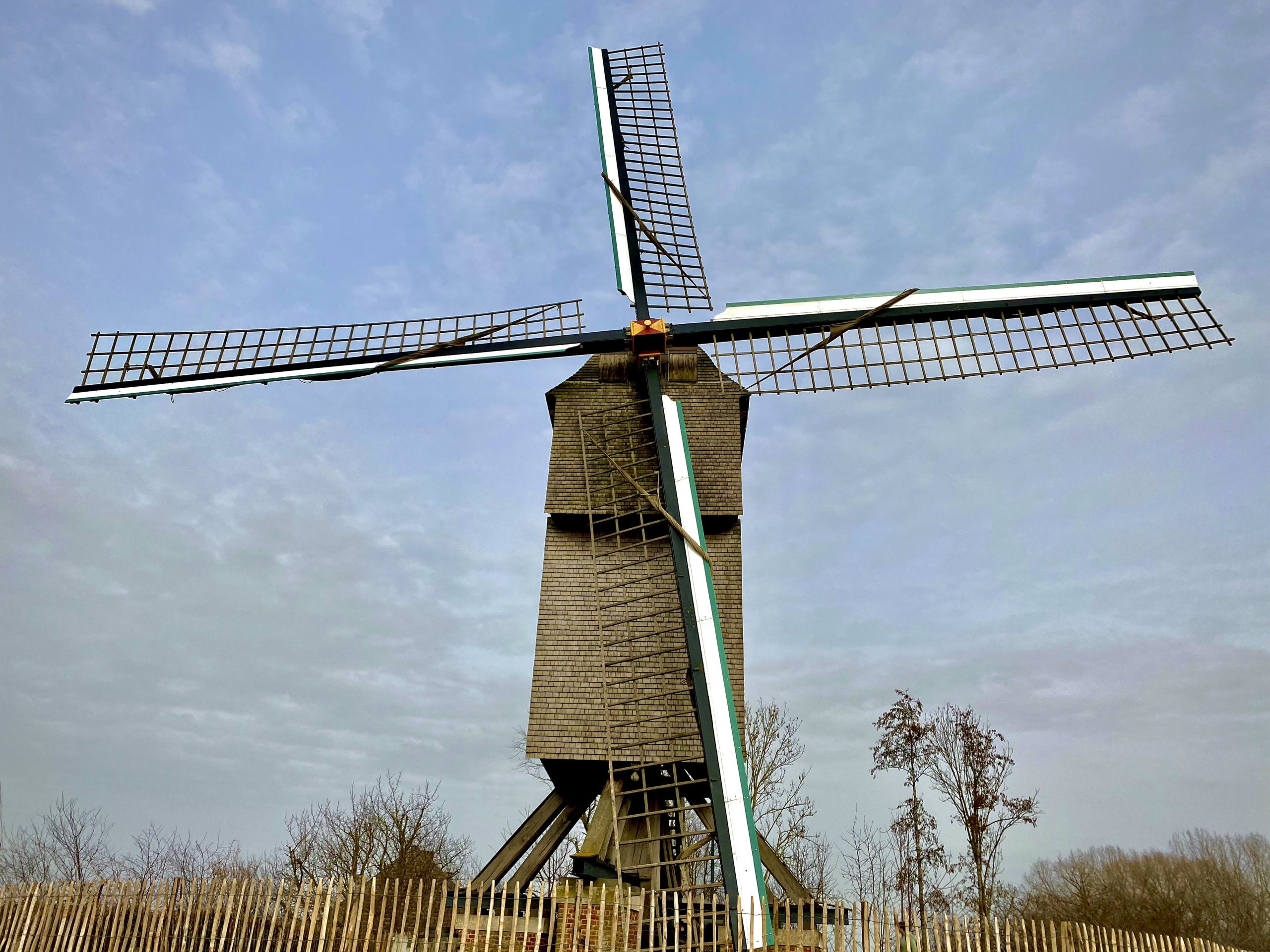 Houden staakmolen in Sint-Antelinks