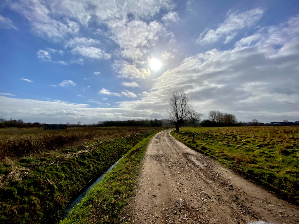 Pad door de akkers in Wetteren Ten Ede op de Palullenpad wandelroute 