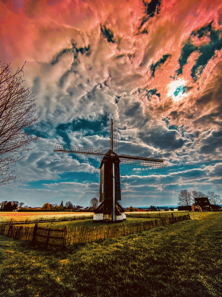 Huisekoutermolen op de Rooigemsebeek wandelroute