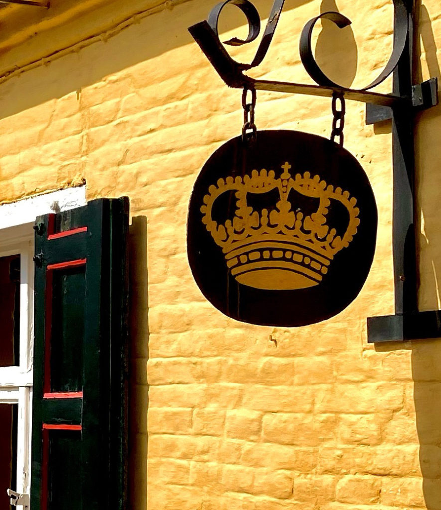 Herberg 'De kroon' in Mullem op de Rooigemsebeek wandelroute