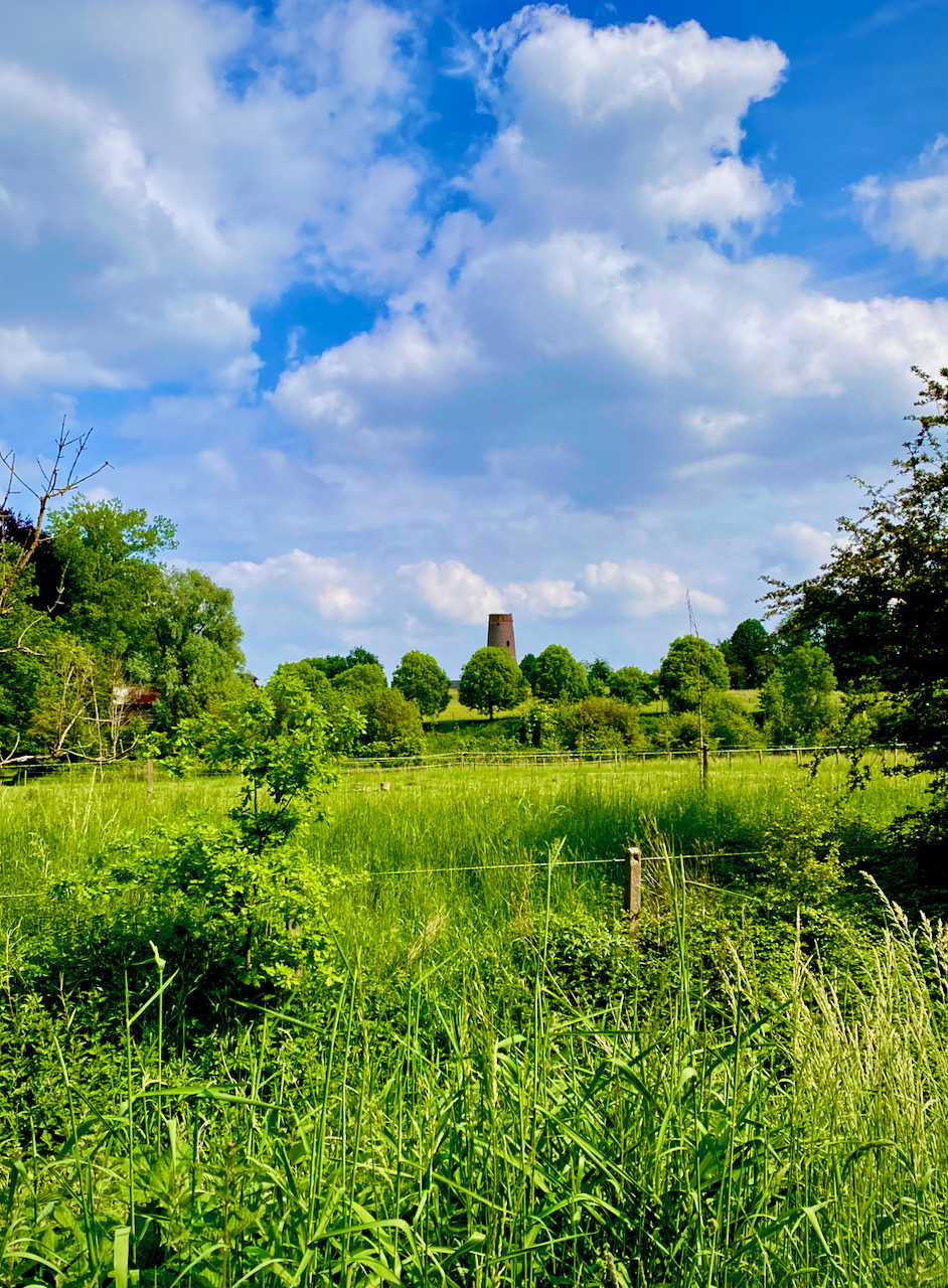 Oude stenen stellingmolen in Merelbeke