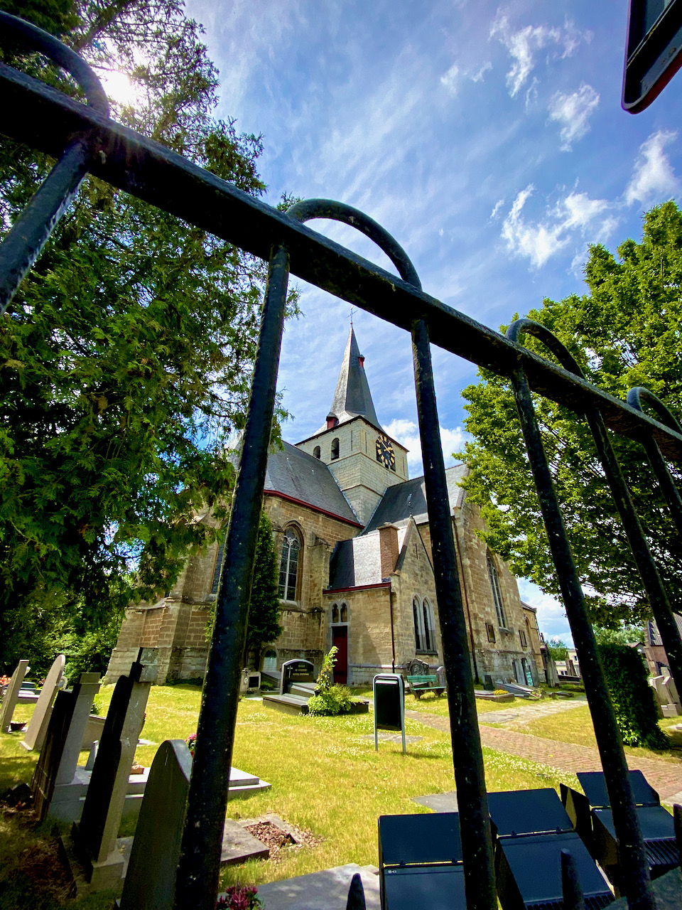 Kerk van Meldert op de Kravaalbos wandelroute