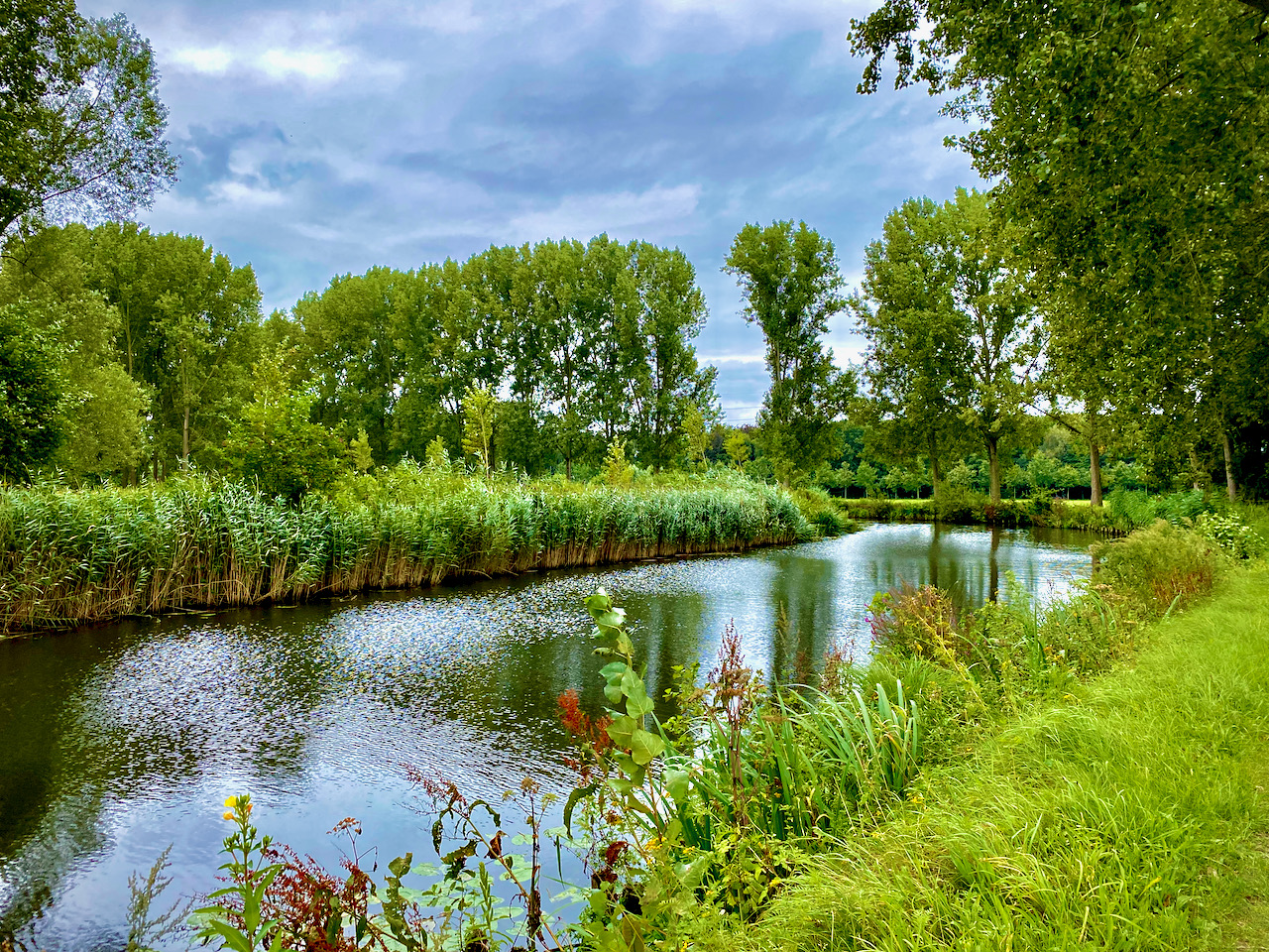 De Moervaart in Eksaarde op de Kruiskapel wandelroute